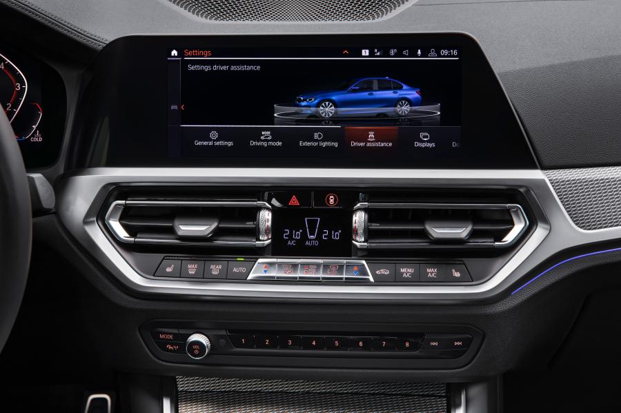 Детали интерьера BMW 330i M Sport (G20) 2019 года  (WW) (фото 40 из 284)
